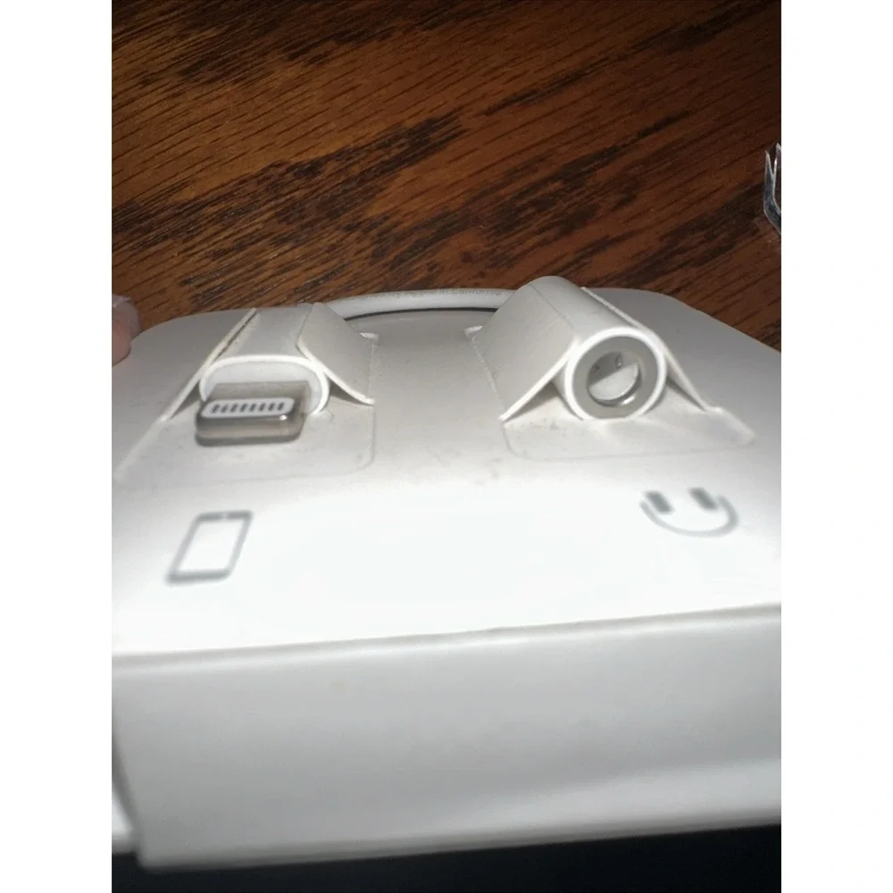 Apple‎ EarPods (with either a Lightning or 3.5mm/USB-C plug)